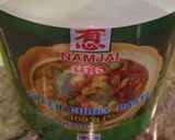 A picture of step 3 of Thai green chicken curry (gaeng kiaw wan gai).