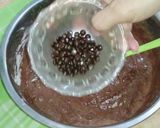 Foto langkah ke 3 dari resep Muffin Coklat Beng-Beng Drink.