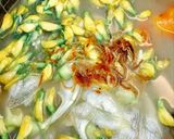Hình bước làm 5 của món Canh chua cá Linh - bông Điên Điển