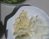 Foto langkah ke 1 dari resep Mommy bento pinkie pie enoki siram babi saos tiram.