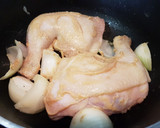Foto del paso 5 de la receta: Pollo a la mostaza con manzana y alcachofas
