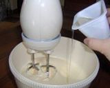 Joghurtos kuglóf recept fázis 2 fotója