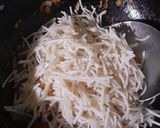 A picture of step 8 of Noodles Stuffed Bunny Chow.