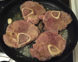 Foto del paso 2 de la receta: Ossobuco a la milanesa