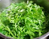 Hình bước làm 1 của món Canh rau tần ô nấu chân gà