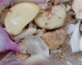 Foto langkah ke 2 dari resep Seblak krupuk mawar.