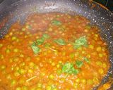 A picture of step 5 of Green peas MakhaniCurry.