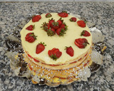 Foto del paso 7 de la receta: Bizcochuelo con crema pastelera y frutillas