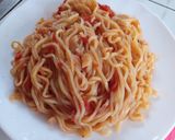 A picture of step 3 of Fried Indomie with Kienyeji eggs.