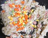 รูปขั้นตอนการทำที่ 4 ของ ข้าวผัดเขียวหวานโบโลน่าหมูพริกสด