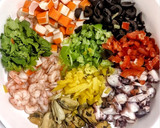 Foto del paso 2 de la receta: Salpicón de mariscos con crujiente de boniato