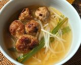 A picture of step 6 of Meat dumpling pho with great aroma of lemongrass.