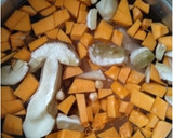 Foto del paso 1 de la receta: Garbanzos con pollo y boletus