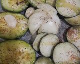 Foto del paso 3 de la receta: Pollo con verduras asadas al horno