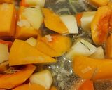 Foto del passaggio 1 della ricetta Vellutata di zucca e ceci con salsiccia