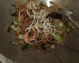 Foto langkah ke 6 dari resep Kwetiau Goreng Seafood.