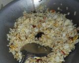 Foto langkah ke 7 dari resep Nasi Goreng Nugget.