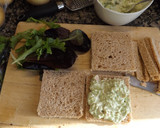 Foto del paso 3 de la receta: Sándwich de atún y pasta de aguacate con lima
