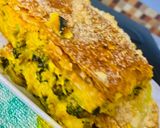 Foto del paso 7 de la receta: EMPANADA XXL DE 🥬ACELGA🥬, 🥦COLIFLOR🥦 Y 🧅CEBOLLA🧅CARAMELIZADA CON 🧀🧀QUESO 🧀 🧀