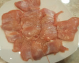 Foto del paso 2 de la receta: Pollo con tocino entreverado y salsa de vino