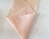 A picture of step 4 of Chicken cheese samose.