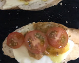 Foto del paso 2 de la receta: Brusquetas de mozzarella y pesto de tomate seco ahumado
