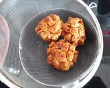 Foto langkah ke 10 dari resep Bola Ayam Goreng.