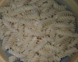 A picture of step 2 of Yummy mayonnaise pasta.