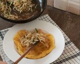 Foto langkah ke 5 dari resep Dadar Telur Cah Tauge.
