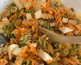 Foto del paso 2 de la receta: Ensalada de pasta con aliño de salsa de yogur y aguacate 🥑🥗