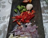 Foto langkah ke 2 dari resep Tumis Terong Bunga Pepaya.