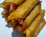 รูปขั้นตอนการทำที่ 4 ของ เกี๊ยวห่อฮอทดอกทอด (Fried dumplings wrapped in hot dogs)