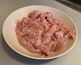 Foto del paso 1 de la receta: Tom Kha Gai (ต้มข่าไก่) (Sopa picante Thai con pollo)