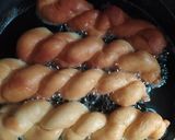 Foto langkah ke 6 dari resep Kkwabaegi | Korean Twisted Donut |Donat Kepang.
