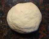 Foto del paso 2 de la receta: Pizza casera de jamón y queso