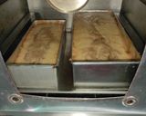 Foto langkah ke 4 dari resep Marmer Cake.