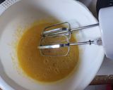Foto langkah ke 2 dari resep Bolu Kukus Semangka.