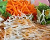 Hình bước làm 3 của món Phở Sắn Trộn Da Gà Nướng