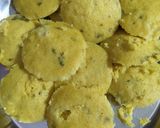 A picture of step 8 of Idli dhokla.