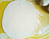 A picture of step 3 of Chicken open momo.