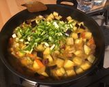 Une image de l'étape 14 de Aubergines, carottes et ciboules au lard et curry.