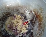A picture of step 1 of Tumis tauge.