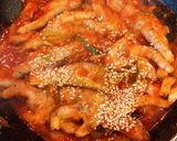 รูปขั้นตอนการทำที่ 4 ของ ตีนไก่เผ็ดเกาหลี 🌶🍗ทักบัล (닭발) style by barbie👩🏼🍳