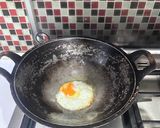 Foto langkah ke 2 dari resep Nasi Merah Goreng Daun Jeruk Teri.