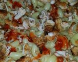 A picture of step 5 of Macaroni hot pizza cake.