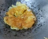 Gambar langkah 4 resipi Telur Dadar crispy.