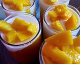 A picture of step 2 of Mango Panna cotta.