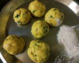 A picture of step 3 of Methi dahi ke masala paratha.