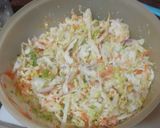 Foto del paso 8 de la receta: Ensalada mixta de col y cogollo con langostinos, palitos de cangrejo, piña y salsa rosa
