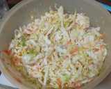Foto del paso 8 de la receta: Ensalada mixta de col y cogollo con langostinos, palitos de cangrejo, piña y salsa rosa